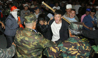 В Киргизии арестовали лидеров оппозиции В Киргизии арестовали лидеров оппозиции