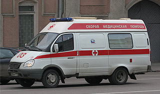 Джип сбил четырех человек во дворе школы Джип сбил четырех человек во дворе школы