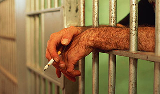 Узнику добавили 20 лет тюрьмы за сигареты Узнику добавили 20 лет тюрьмы за сигареты