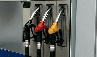 Цены на бензин в России начали расти Цены на бензин в России начали расти