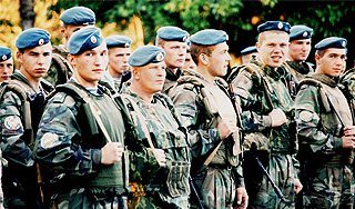 Россия отправила в Киргизию 150 десантников Россия отправила в Киргизию 150 десантников