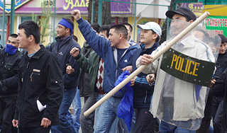 Оппозиция Киргизии берет власть в свои руки Оппозиция Киргизии берет власть в свои руки