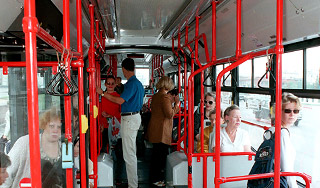 Девочку ударило током в троллейбусе Девочку ударило током в троллейбусе