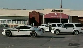 В торговом центре CША открыли стрельбу В торговом центре Оклахомы открыли стрельбу