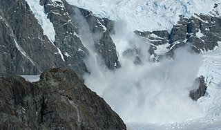 Туристов раздавили миллионы тонн снега Туристов раздавили миллионы тонн снега