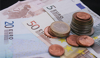 Помощь Греции подняла курс евро Помощь Греции подняла курс евро