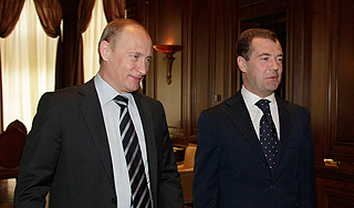 У Медведева и Путина сократились доходы У Медведева и Путина сократились доходы