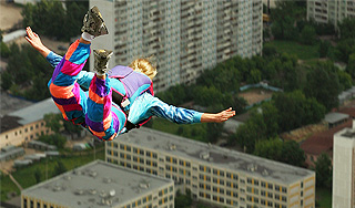 Юная парашютистка погибла в проводах Юная парашютистка погибла в проводах