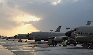 Военные США покидают авиабазу в Киргизии Военные США покидают авиабазу в Киргизии