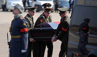 В Польшу вылетел траурный самолет В Польшу вылетел траурный самолет