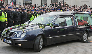 Качиньских похоронят в замке королей Качиньских похоронят в замке королей