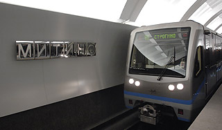 Молодой человек убил себя под поездом метро Молодой человек убил себя под поездом метро