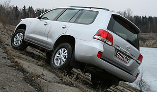 Toyota испугалась за свои внедорожники Toyota испугалась за свои внедорожники