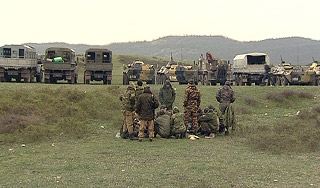 Взрывы убили троих военнослужащих Взрывы убили троих военнослужащих