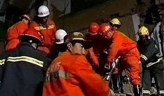 Землетрясение в КНР унесло почти 800 жизней Землетрясение в КНР унесло почти 800 жизней