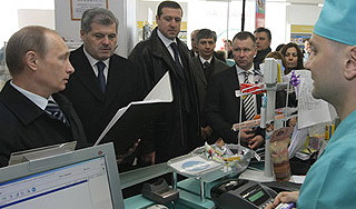 Визит Путина разволновал работников аптеки Визит Путина разволновал работников аптеки