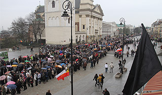 С Качиньским прощаются под звон колоколов С Качиньским прощаются под звон колоколов