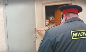 Участковые нагрянули к самогонщикам