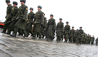 Россия сэкономит 15 млрд на форме военных Россия сэкономит 15 млрд на форме военных