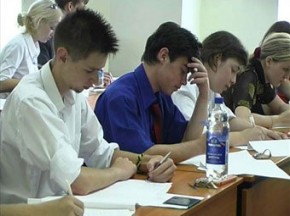 Досрочно сдают ЕГЭ только дубровские школьники