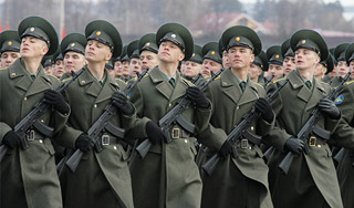 Солдаты будут служить только по будням Солдаты будут служить только по будням