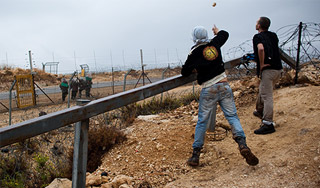 Израильский курорт обстреляли "Катюшами" Израильский курорт обстреляли "Катюшами"