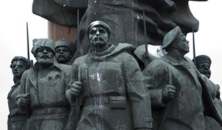 Вандалы покрасили Ленина в центре Москвы Вандалы покрасили Ленина в центре Москвы