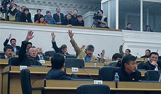 Главу Киргизии лишают неприкосновенности Главу Киргизии лишают неприкосновенности