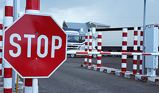 Контрабандисты взяли пограничников на таран Контрабандисты взяли пограничников на таран