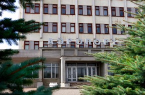 Подростки оставили аэропорт без связи