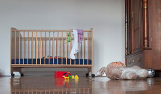 Забытый родителями ребенок умер от голода Забытый родителями ребенок умер от голода