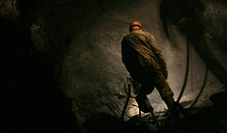 Шахтер отомстил начальнику ударом ножа Шахтер отомстил начальнику ударом ножа