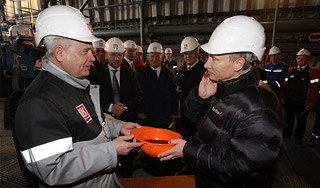 Путин умылся "черным золотом" Каспия Путин умылся "черным золотом" Каспия