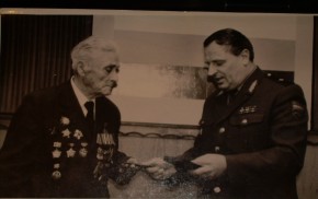 Для одних Орден - боевое отличие, для других брошка