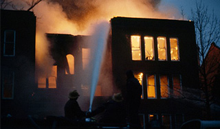 Метеорит разрушил жилой дом Метеорит разрушил жилой дом