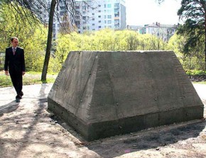 В "Лесных сараях" установят поминальный крест