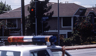 Автоматчик расстрелял людей в Калифорнии Автоматчик расстрелял людей в Калифорнии