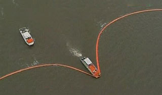 Нефть начала загрязнять берега США Нефть начала загрязнять берега США