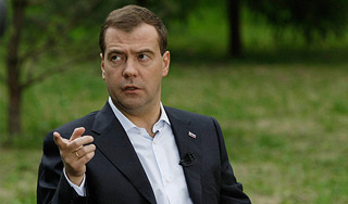 Медведев: Не надо стесняться правды о войне Медведев: Не надо стесняться правды о войне