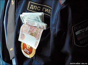 Инспектора осудили за взятку