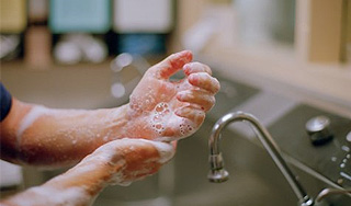 Мытье рук избавляет от сомнений Мытье рук избавляет от сомнений