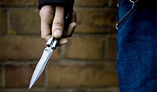 Мужчина зарезал семью и своих соседей Мужчина зарезал семью и своих соседей