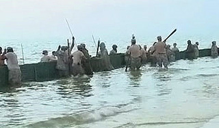 Аварийную скважину в заливе завалят мусором Аварийную скважину в заливе завалят мусором