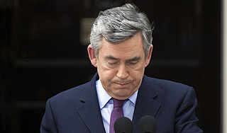 Браун жертвует своим креслом Браун жертвует своим креслом