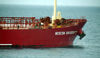 Моряки отбивались от пиратов рогатками Моряки отбивались от пиратов рогатками