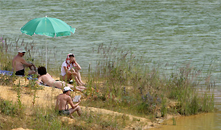 Москвичей просят отложить купальный сезон Москвичей просят отложить купальный сезон