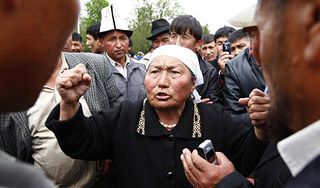 Сторонницы Бакиева штурмом взяли Ош Сторонницы Бакиева штурмом взяли Ош