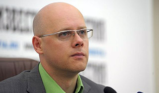 Депутат Госдумы атаковал военную колонну Депутат Госдумы атаковал военную колонну