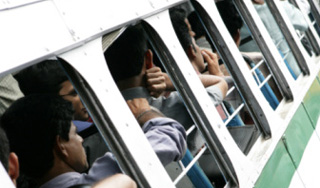 Пассажиры автобуса погибли от удара током Пассажиры автобуса погибли от удара током