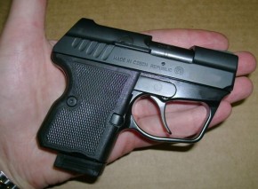 Водитель стрелял в инспектора из травматика?